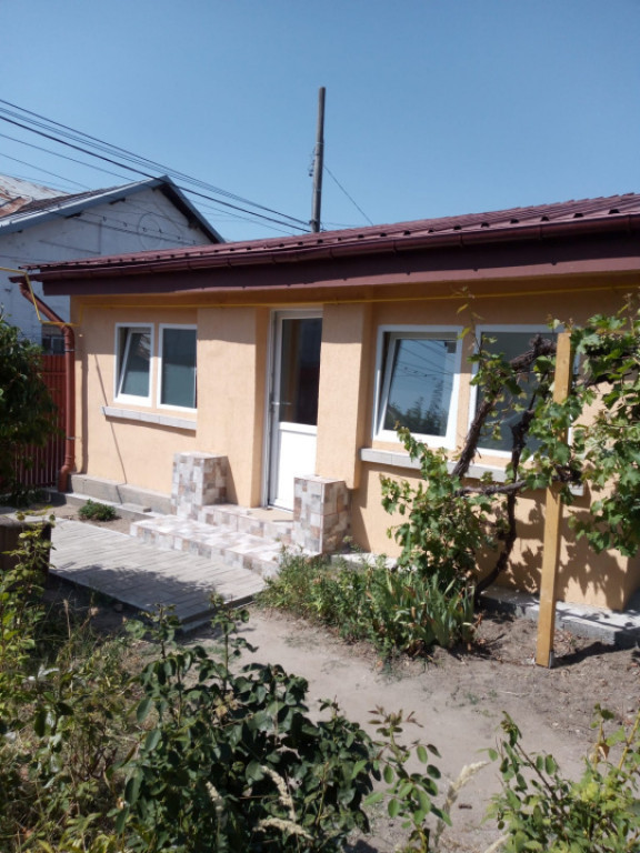 Casa 2 camere, de locuit sau ca birou, zona Rovine