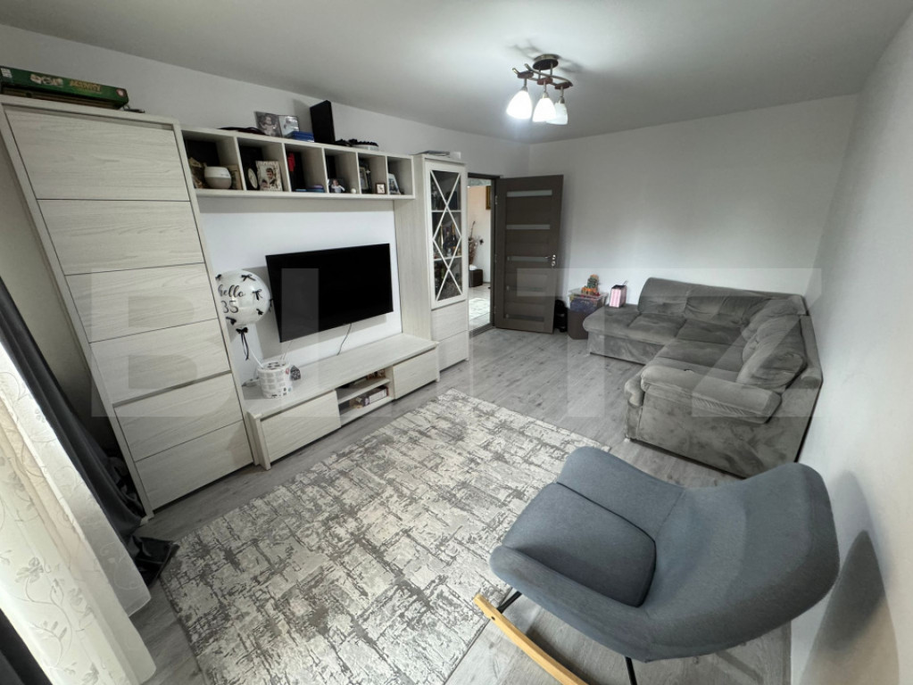 Apartament cu 3 camere, decomandat, etaj 1/4 – Ștefan cel