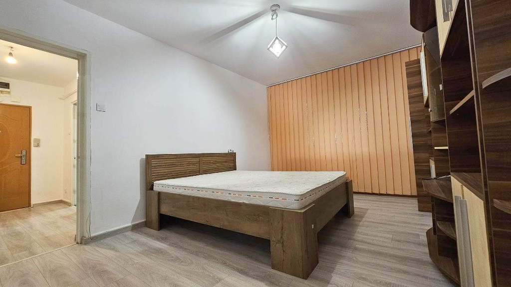 Apartament 1 camera D, Palatul de Justitie, Podul de Fier