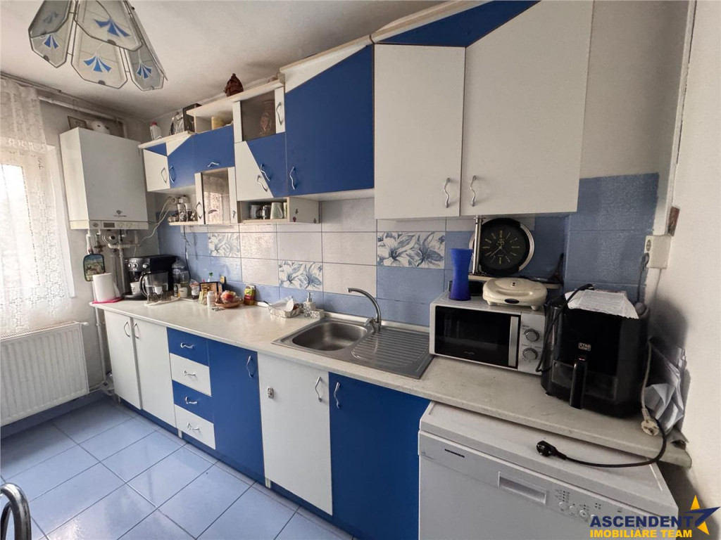 4 camere,etaj1,loc parcare, beci, arie cu spatiu verde, lini