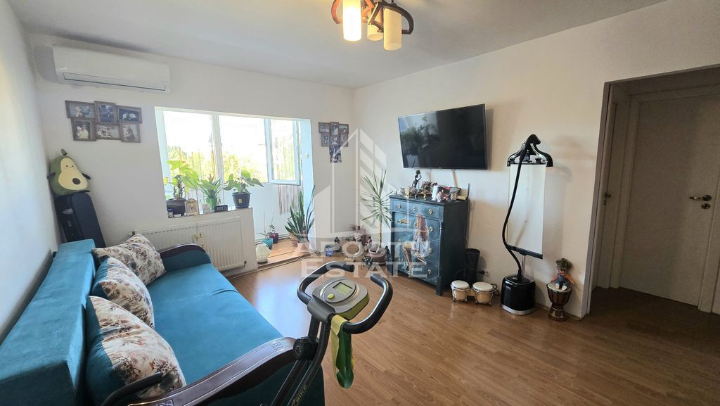 Apartament cu 2 camere, centrala proprie, etaj intermedia...