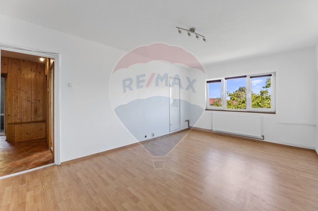 Apartament cu 2 camere de închiriat - Zona Micălaca