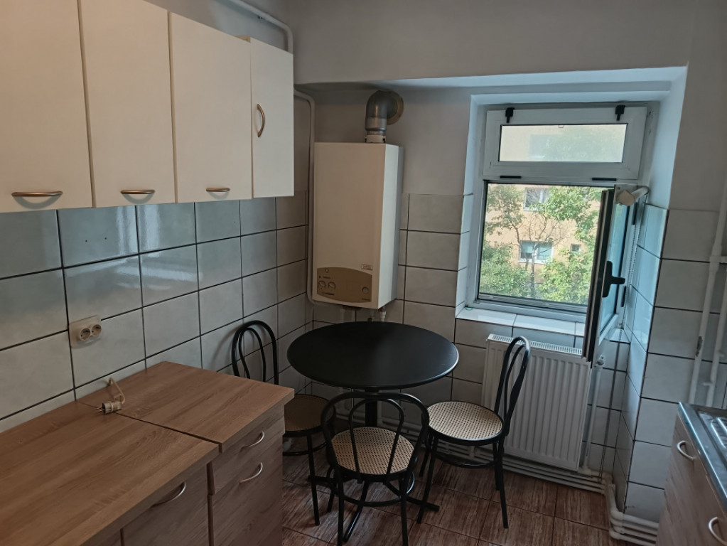 APT 2 CAMERE DECOMANDAT,ETAJ 2,PACURARI,APROAPE DE SCOALA P.