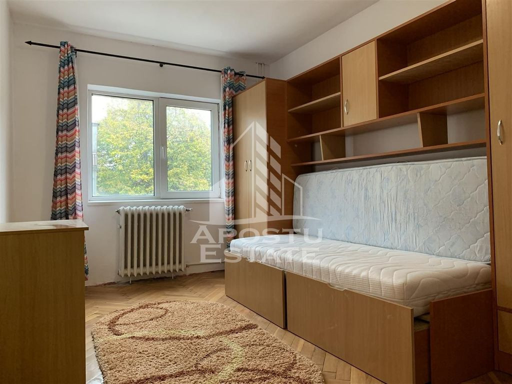 Apartament cu 3 camere in zona Aradului