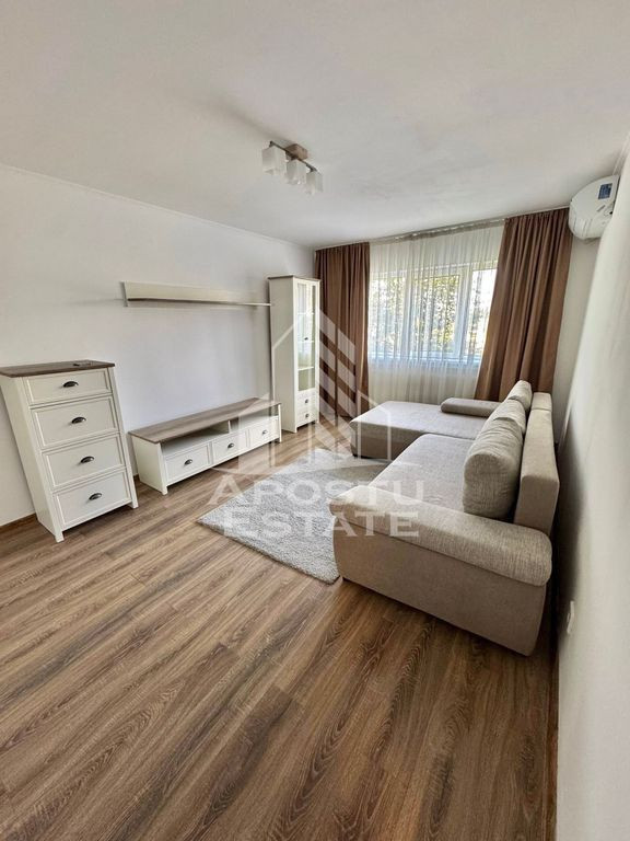 Apartament cu 3 camere, doua bai, centrala proprie, zona ...