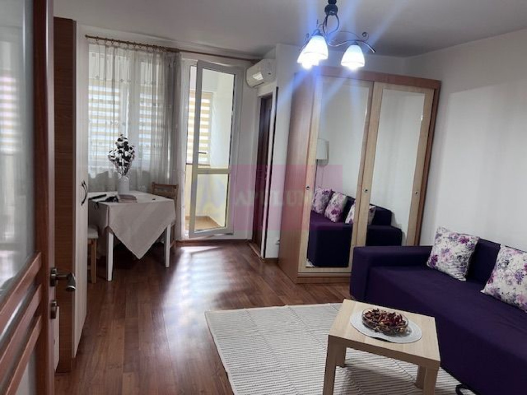 Garsoniera Piata Obor- Avrig.