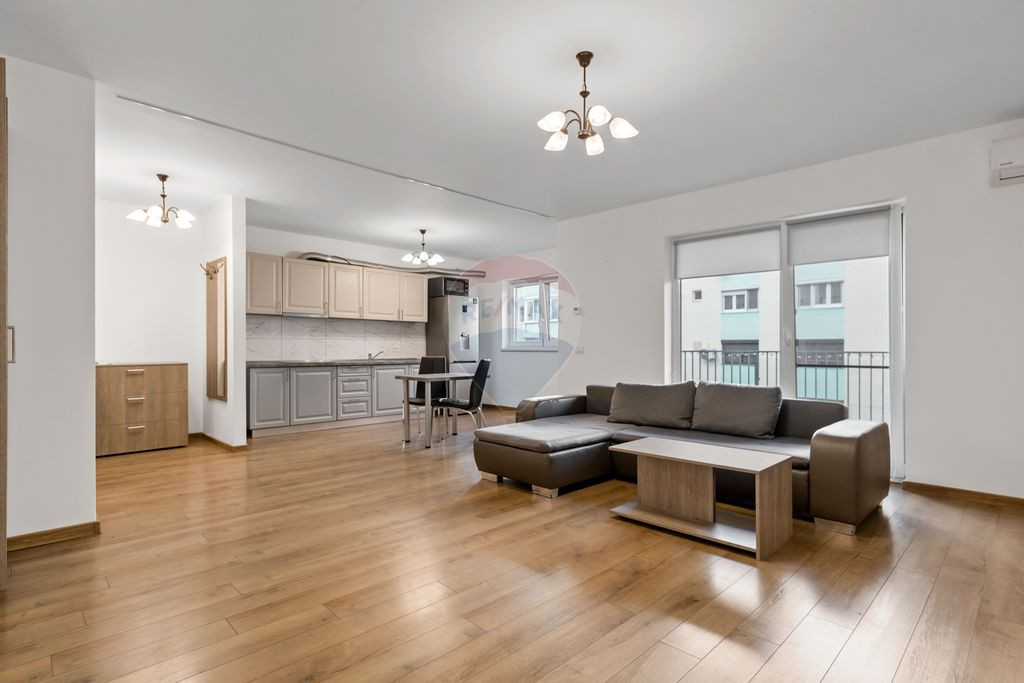 Apartament cu 3 camere in zona Boul Rosu