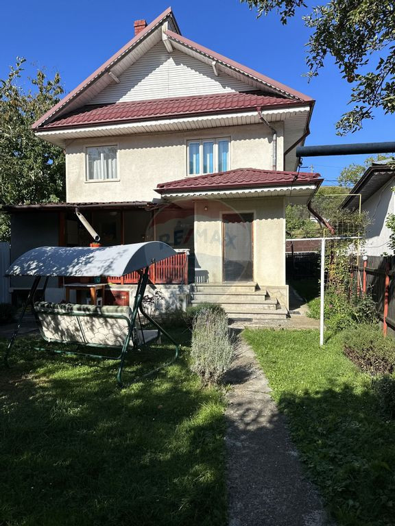 Casă / Vilă cu 4 camere de vânzare în zona Periferie