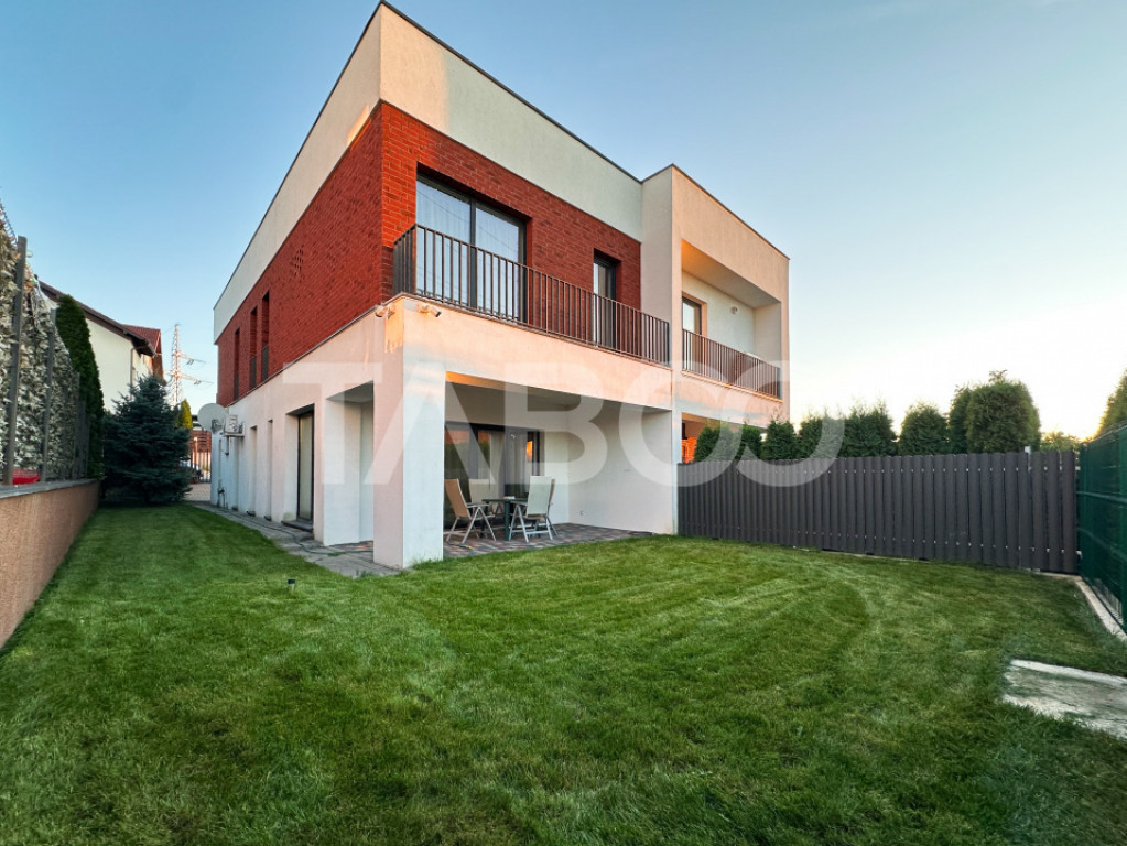 De vanzare casa individuala stil mediteranian curte 704 mp B