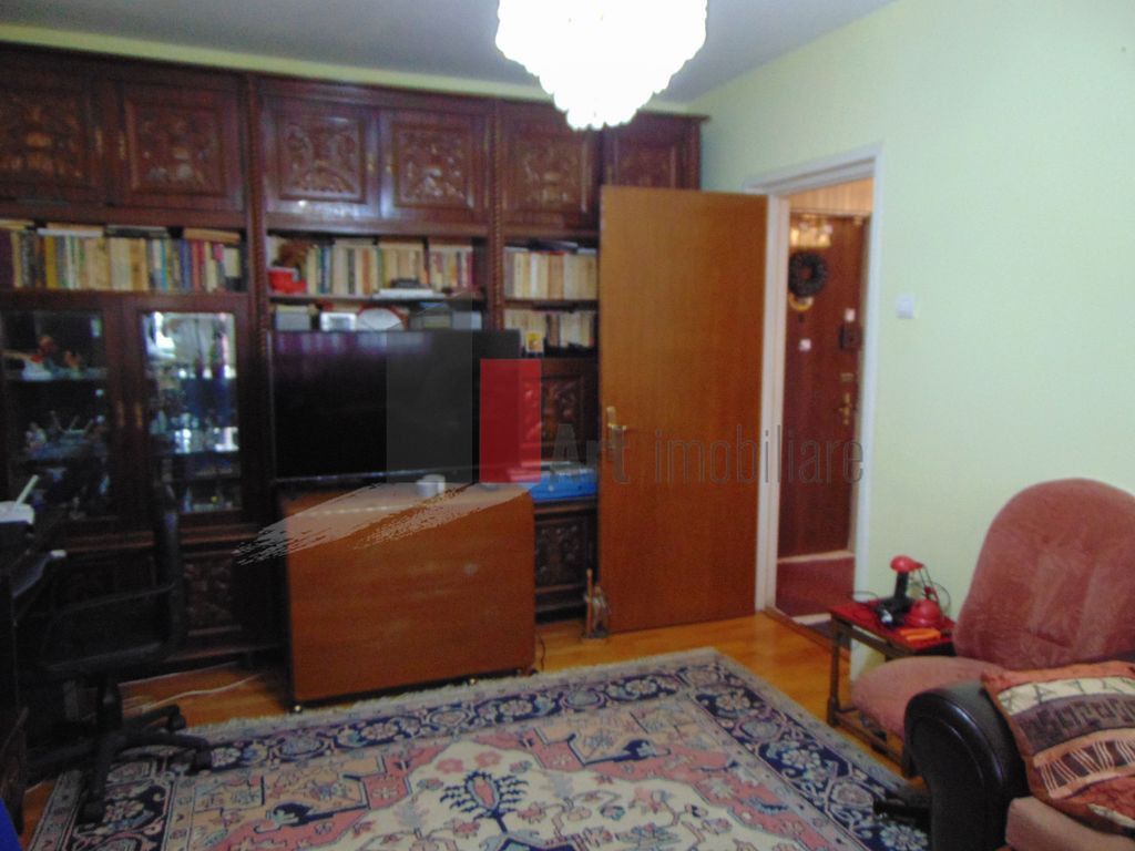 Apartament 3 camere decomandat Vergului