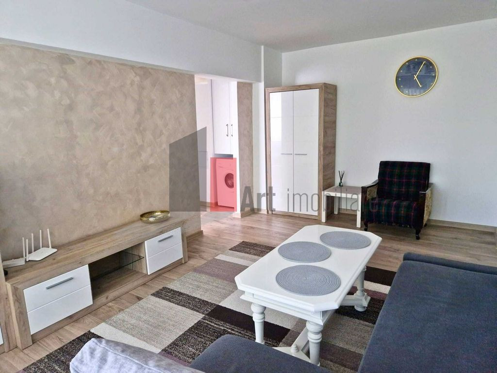 Inchiriez apartament 2 camere, zona Calea Crangasi