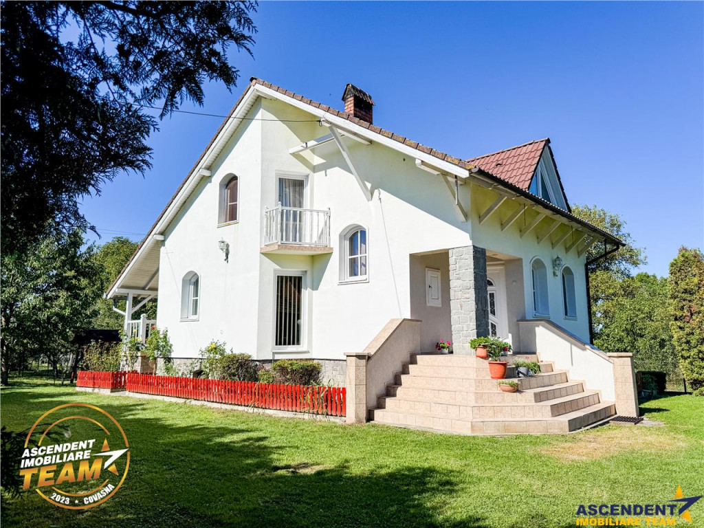 FILM 3D! Casa spatioasa si primitoare in inima satului Bicf