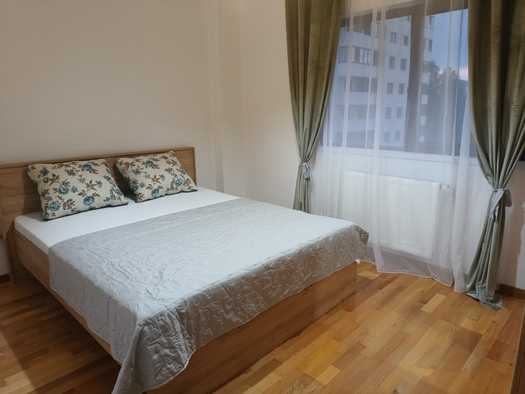 Particular închiriez apartament cu 3 camere Doamna Stanca