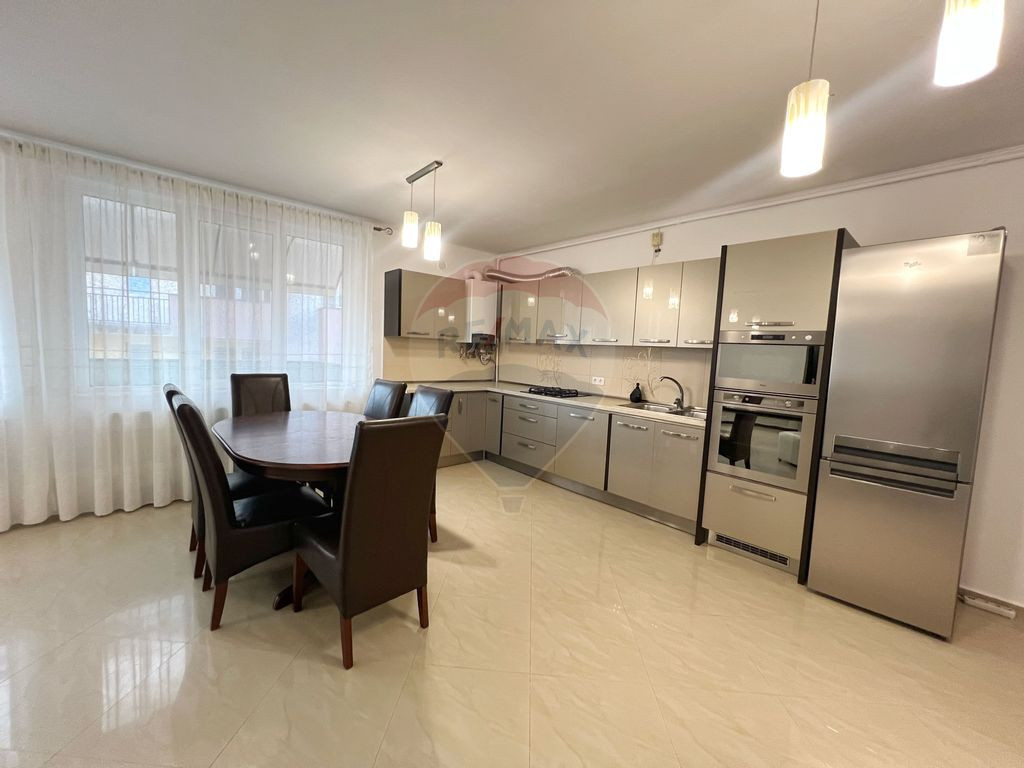 De închiriat apartament cu 3 camere de lux