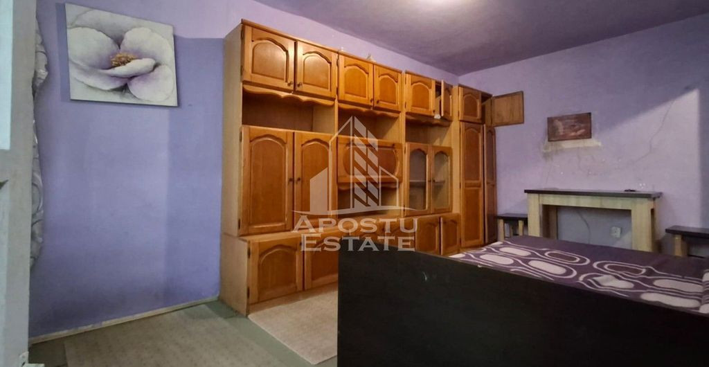 Garsoniera,etajul 1, Micalaca