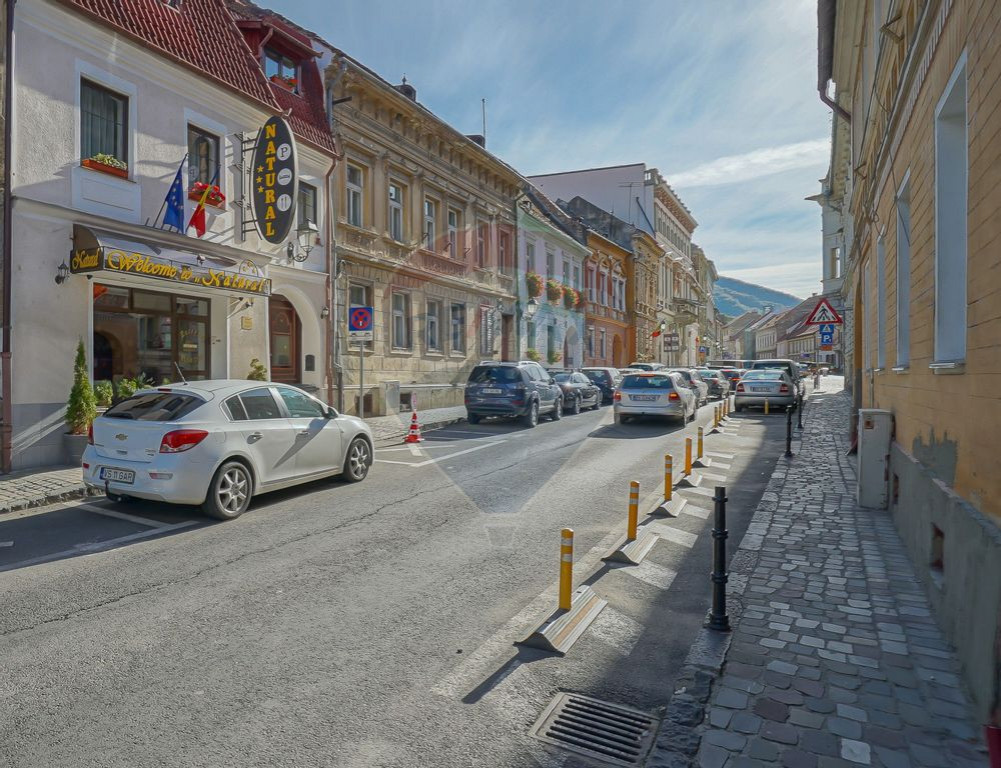 Apartament 96 mp, compartimentat în mai multe unități,...