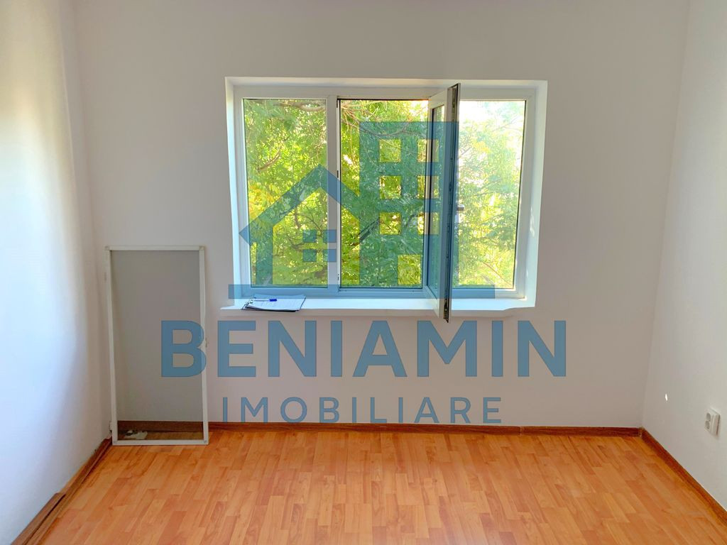 Camera de camin-Gara CFR-Bacriz-Bloc situat pe rocada-Zon...