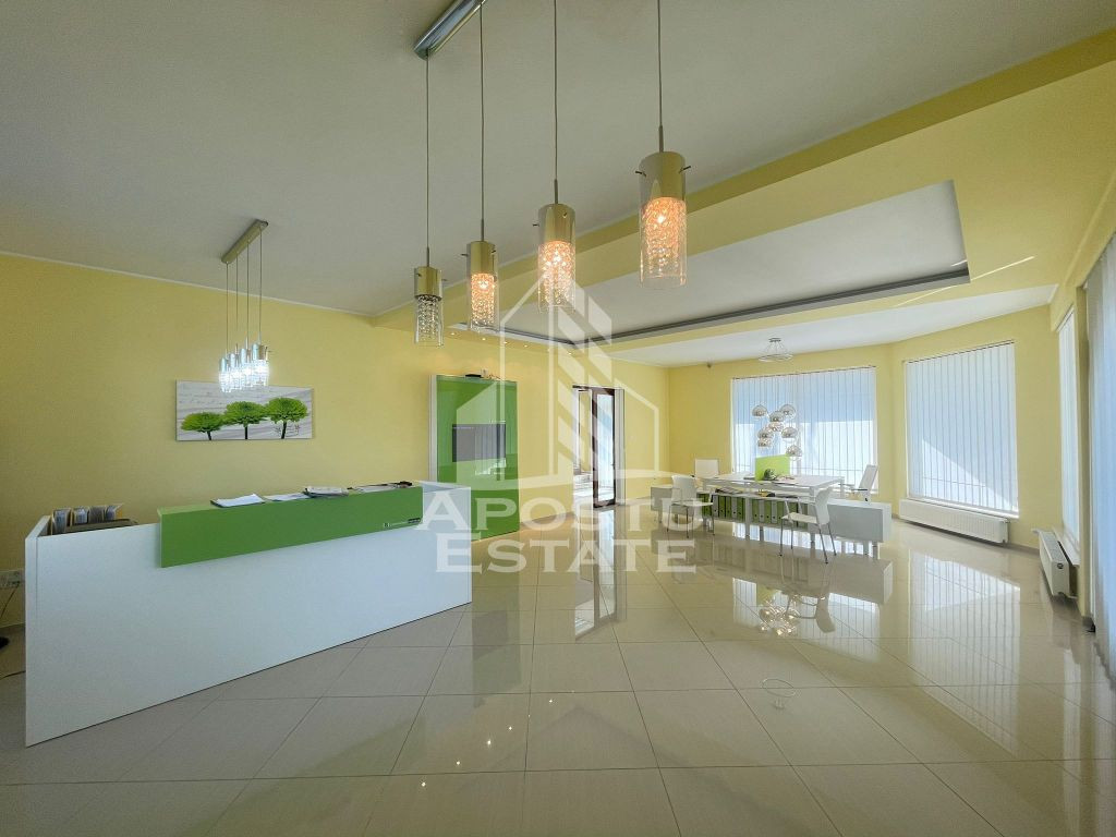 Cladire de birouri, spatiu depozitare si curte betonata, ...