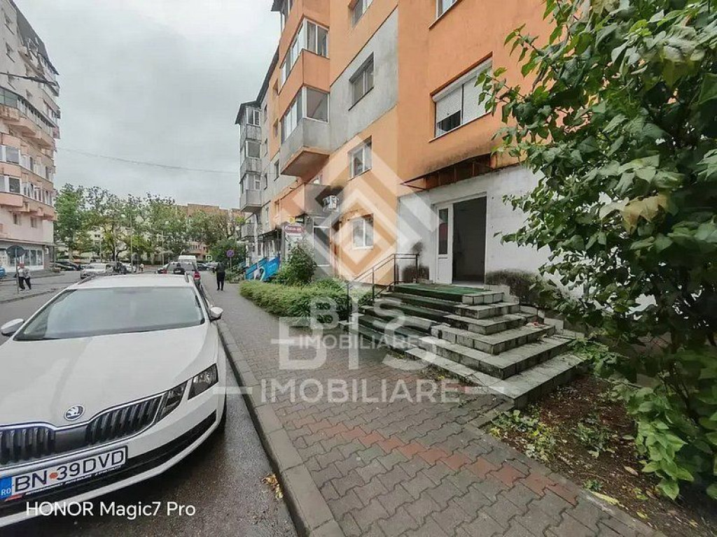 Apartament 3 camere - parter - pretabil ca si spatiu come...