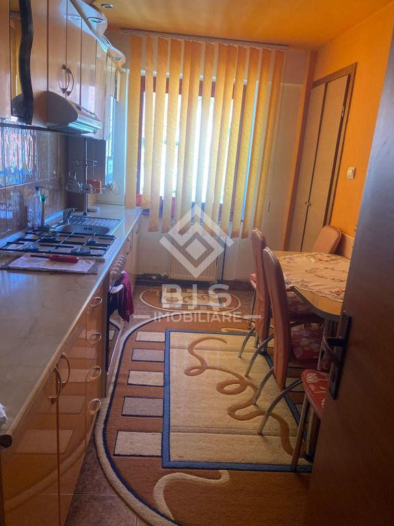 Apartament 3 camere, etaj 4