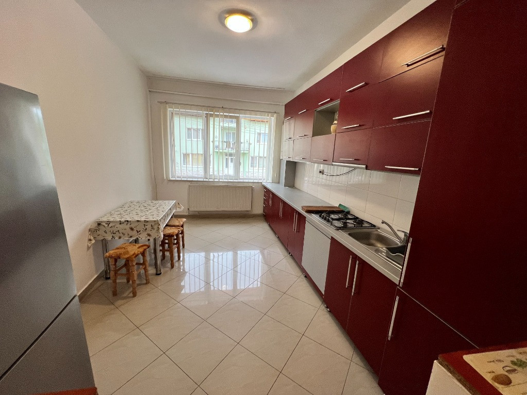 Apartament 2 camere decomandat, renovat, zona Strand 2