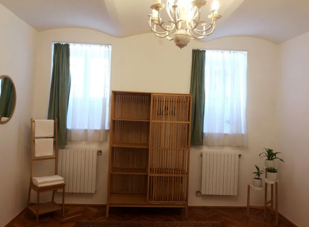 Apartament 2 camere, decomandat - zona Centru Istoric