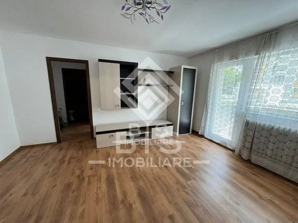 Apartament 3 camere, etaj 1/4 zona NORD, 65mp