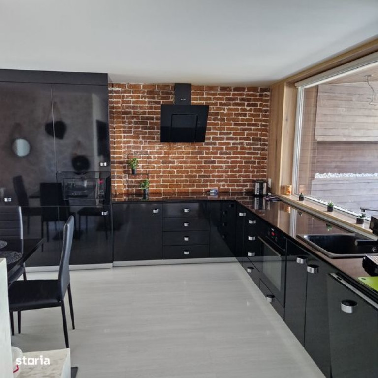 Apartament 3 camere tip penthouse , 2 terase