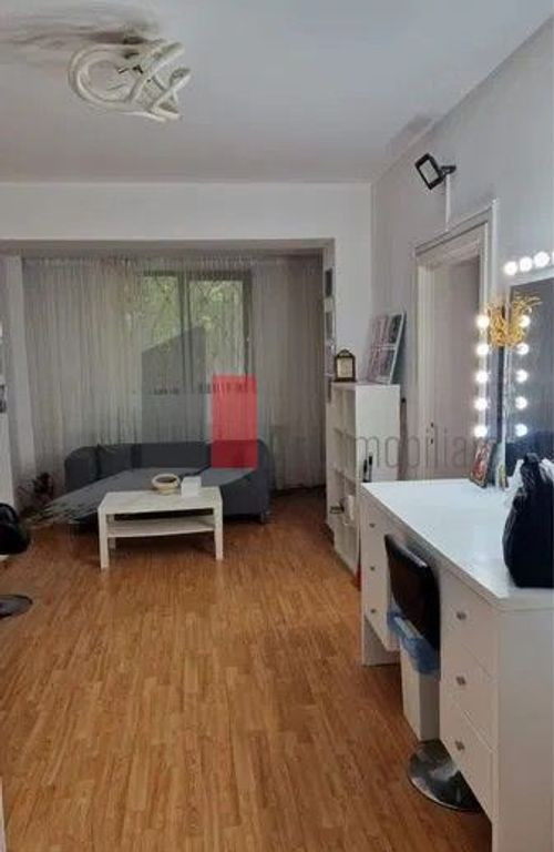 Primaverii, bloc cu regim mic de inaltime, locuit sau inv...