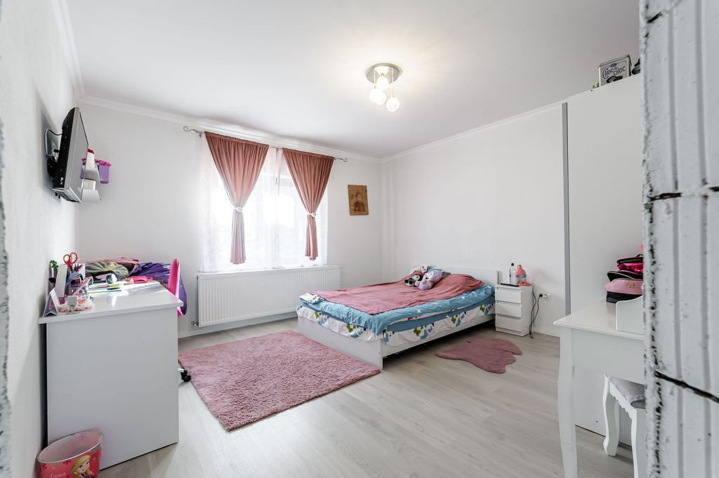 REZERVAT Casă nouă de vânzare în cartierul nou din Zi...