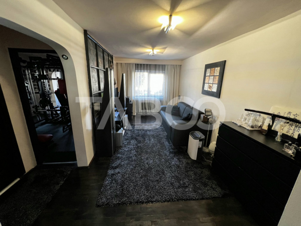 Apartament 3 camere si terasa inchisa de vanzare in Manastur