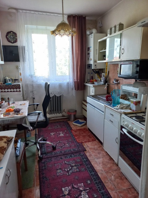 P.Dulfu, 3 camere, decom., etaj 3