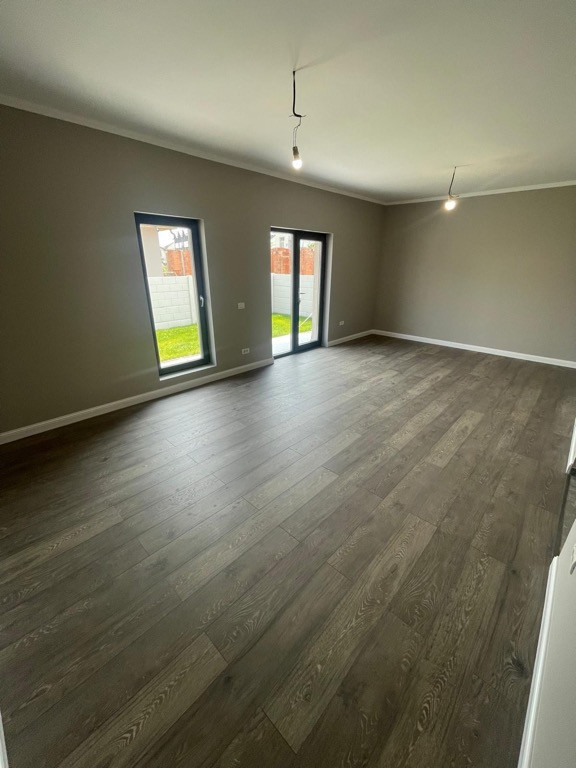 Casa SINGULARA pe parter | placa de beton | 525mp teren | garaj