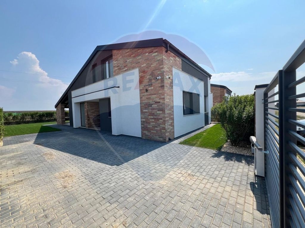 Casă / Vilă cu 5 camere de vânzare în zona Exterior Nord