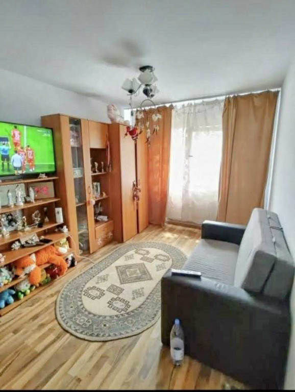 Apartament de 3 camere zona BARTOLOMEU,