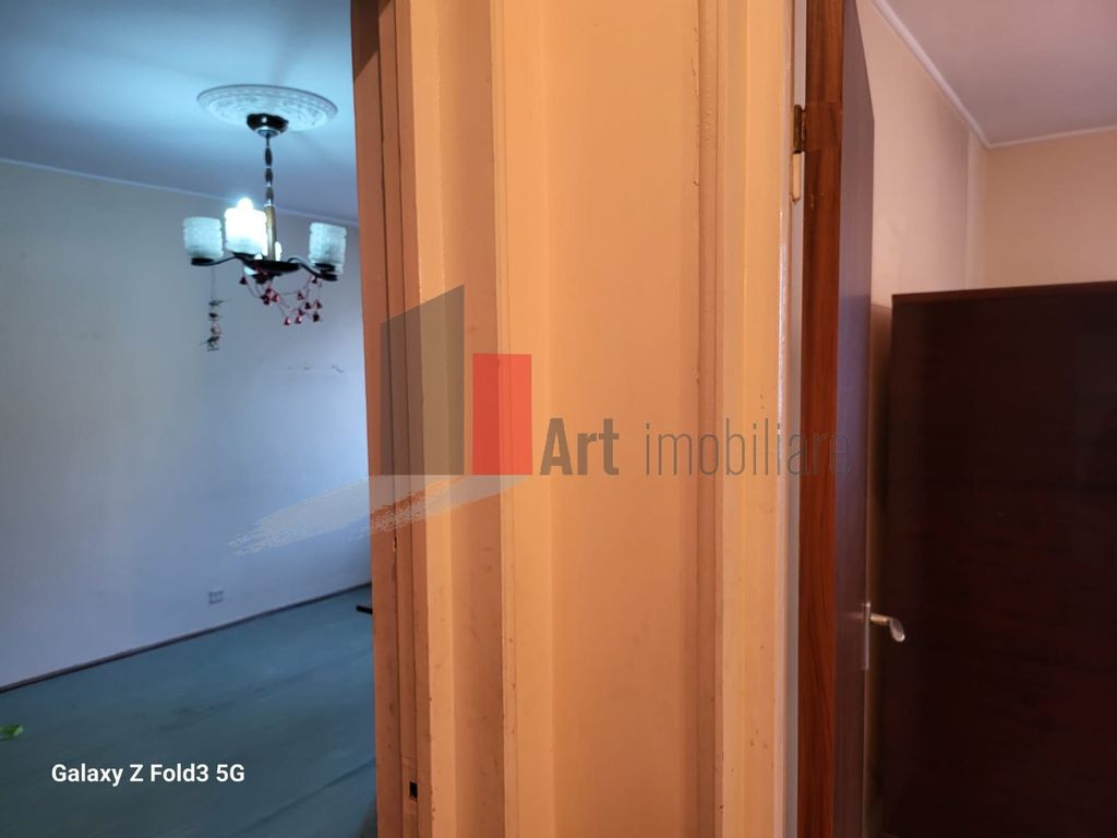 Apartament 3 camere Titan liceul Dante