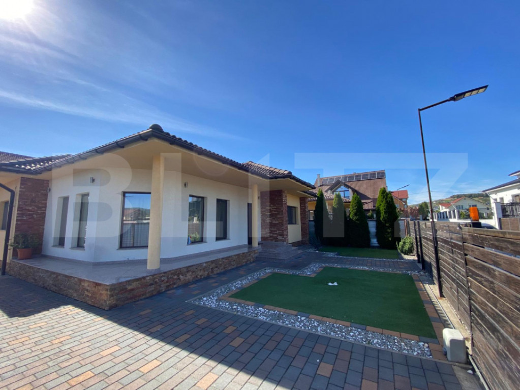 Casă modernă, mobilată, cu curte 5 ari – zona Dedeman,