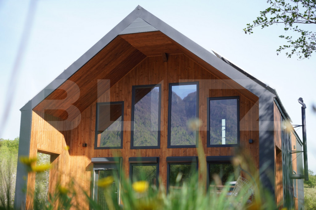 CASA DE LEMN-LOCUINTA SAU AFACERE LA CHEIE