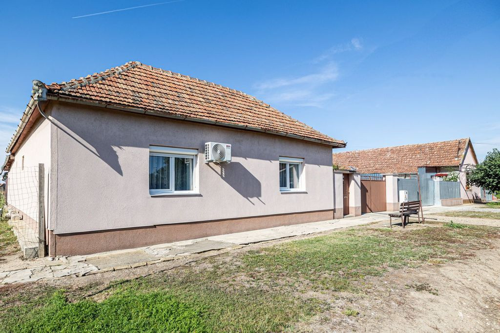 Casă la doar 17 minute de Arad – preț sub 80.000 €!