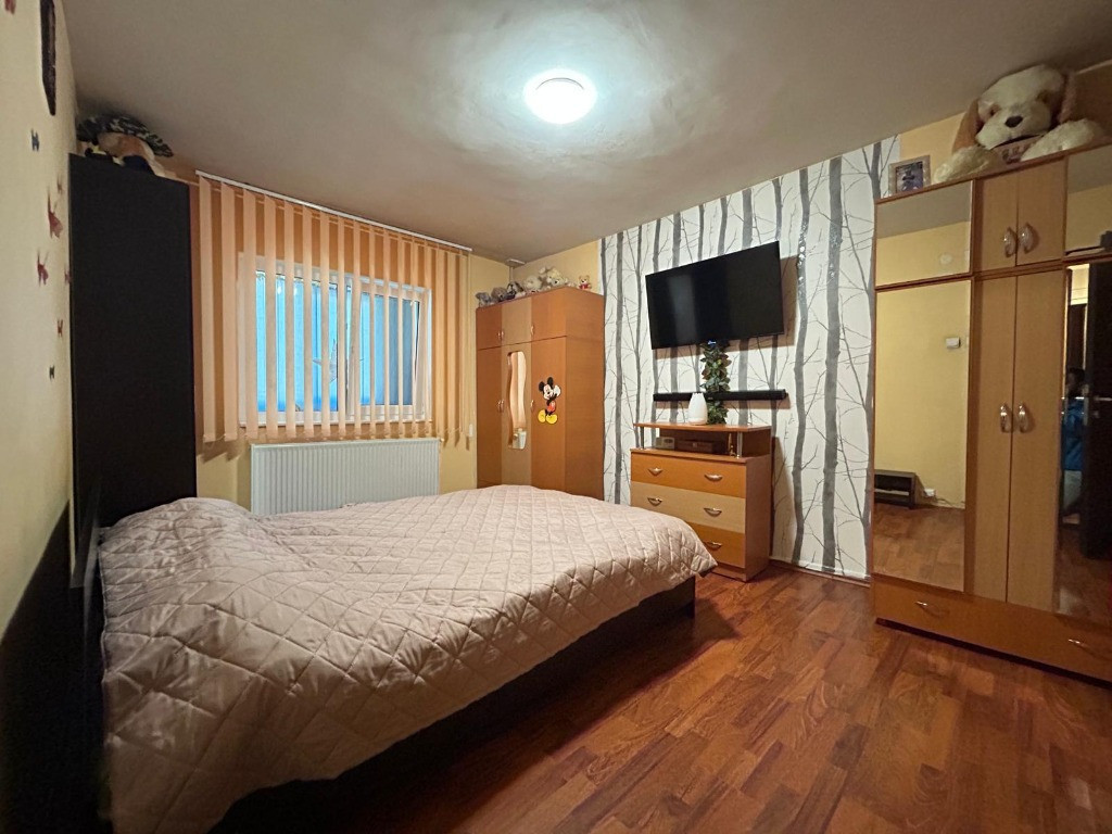 Apartament decomandat, spatios, partial mobilat, balcon, Bartolomeu!