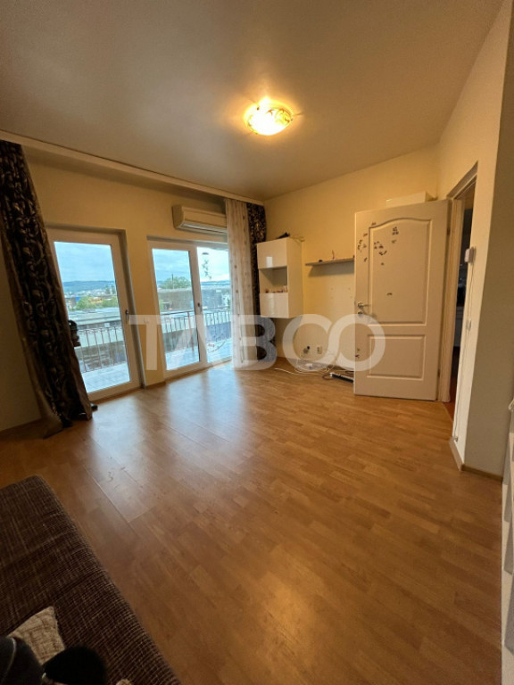 Vanzare apartament cu 2 camere decomandate + parcare in vila
