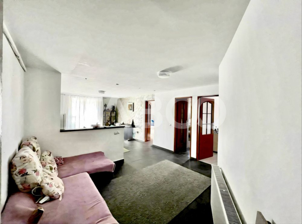 De vanzare apartament cu 3 camere in vila cartierul Gheorghe