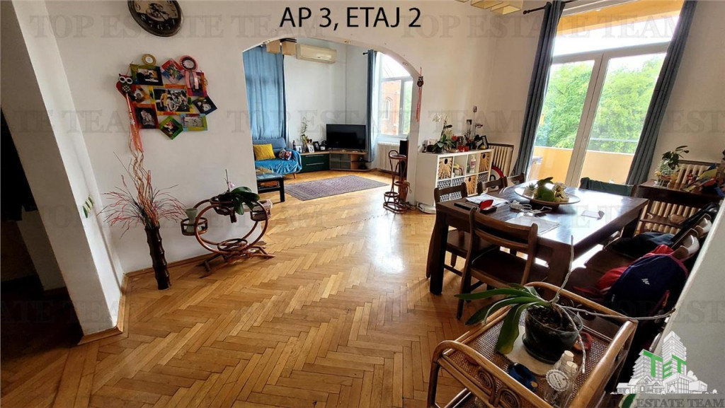 De cladirea intreaga pe o strada exclusivista