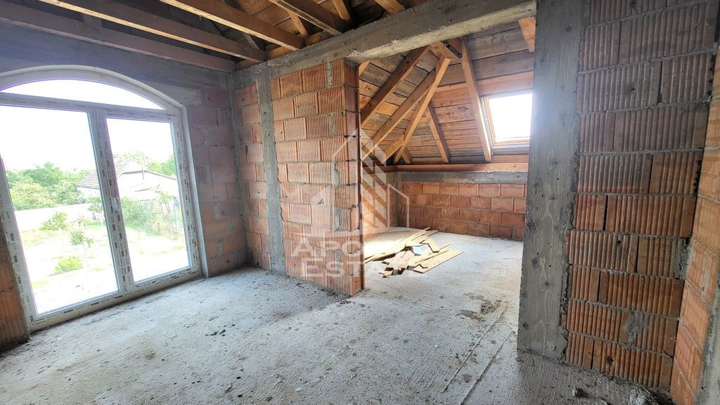 Casa individuala cu 5 camere,3 bai si garaj,Becicherecul Mic