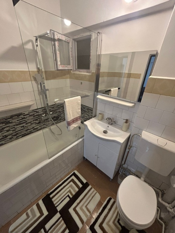 Ap. 3 cam Arcu, CT, aer condiționat, mobilat și utilat, 2 băi