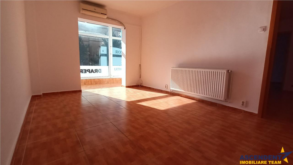 Spatiu comercial cu vitrina de 8 m, pretabil pentru birouri