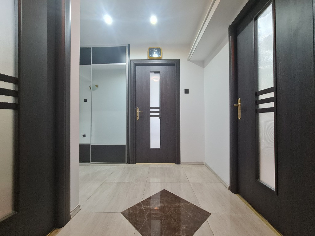 4 cam Zona Dorobanti - Garii, etaj 1 renovat