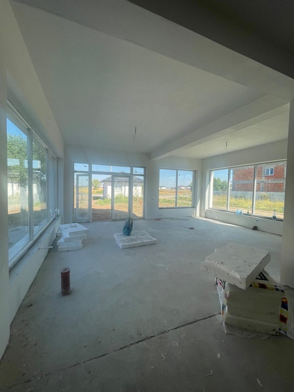 Spațiu comercial 125 mp cu 3 locuri de parcare incluse –finalizat 2024