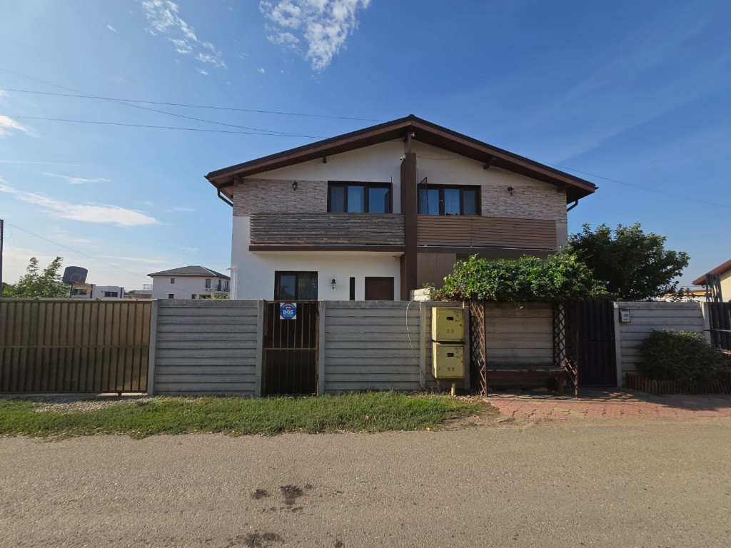 Vila duplex-mobilata si utilata -4camere -2 bai-dressing-str asfaltata