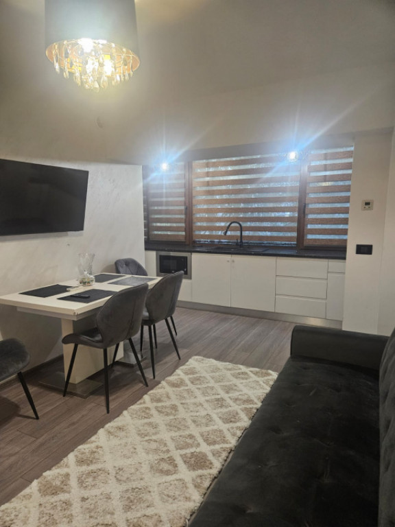 Apartament 3 camere de inchiriat - zona Dacia Constanta